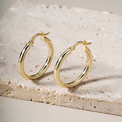 Essential Huggie Hoops Gold